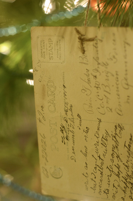 How to decorate with vintage Christmas cards