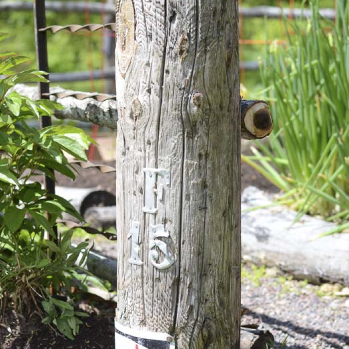 Leveled post for a garden fence